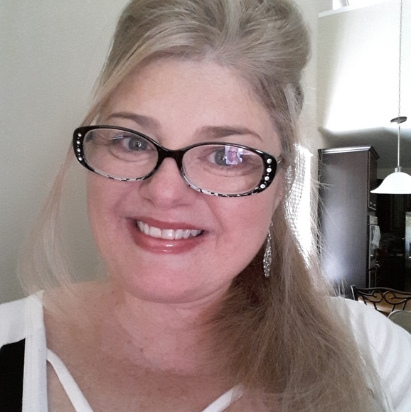 Meet your Posher, Carey Ann - Picture 2 of 3